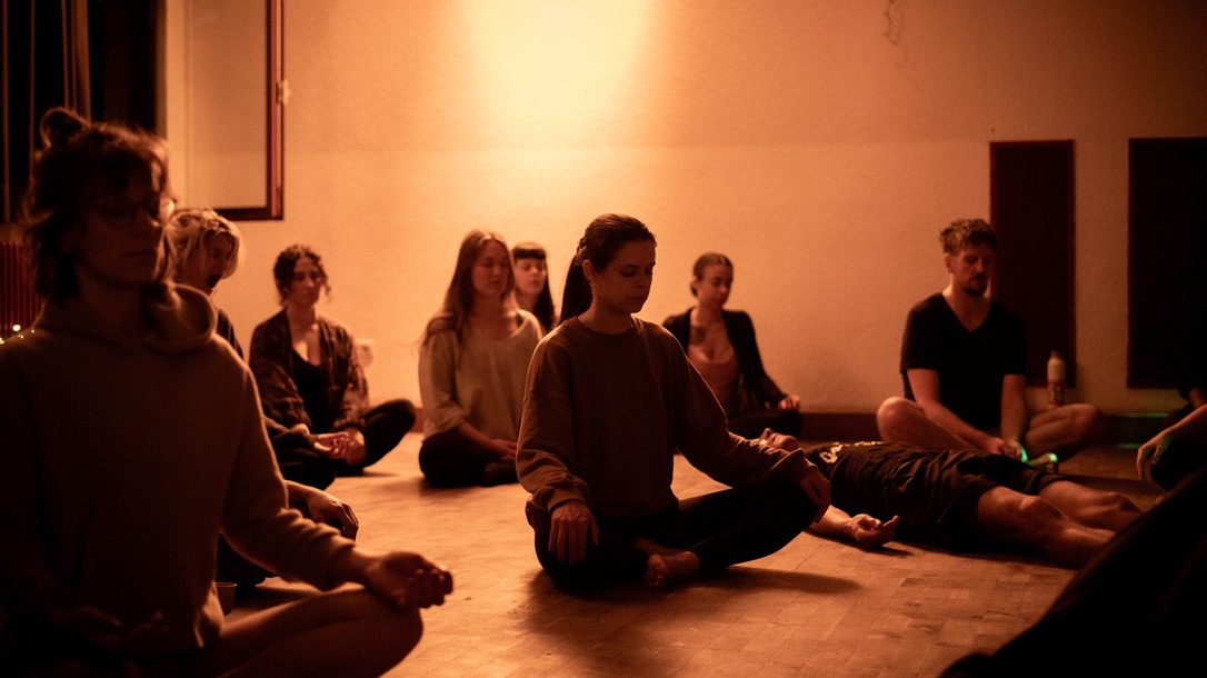 CLOSING EVENT roam room Ecstatic Dance & Dinner