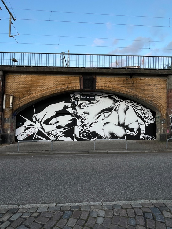 AOTM X FUNDBUREAU w/ LANGSTRYMPF