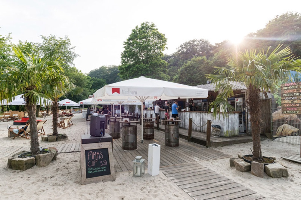 Beach Party feat. Ferryn & Moses