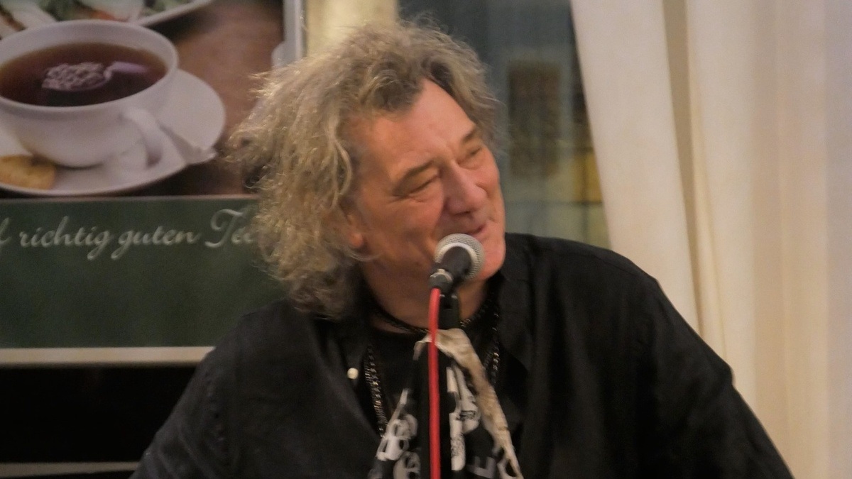 Jörg Dahmen mit "Leise Leeder"