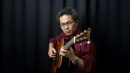 EddieS Music Lounge – Live Musik mit Nyng Kothe (solo)