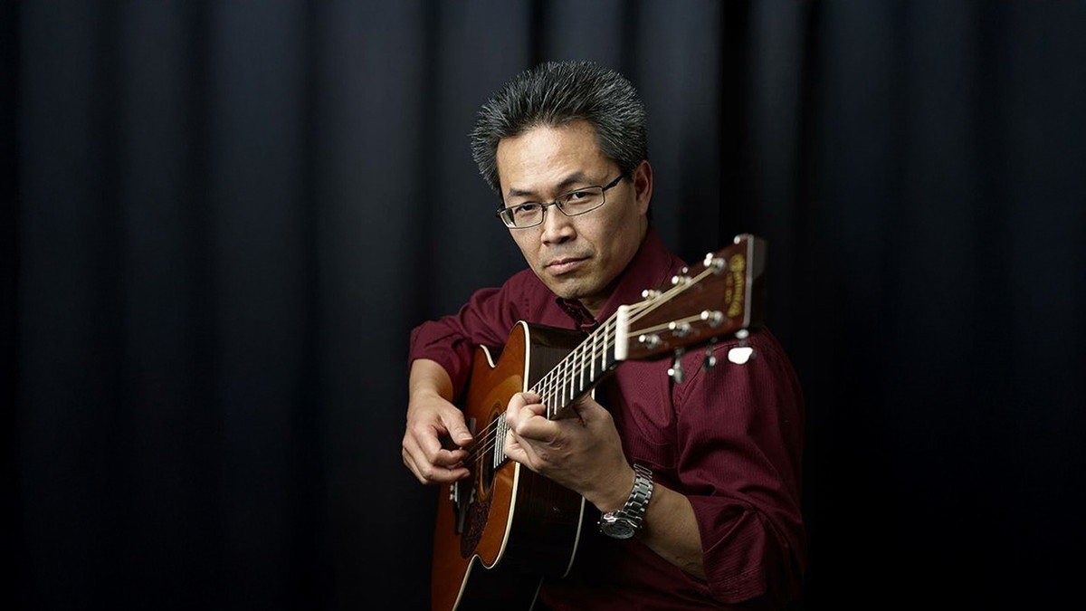 EddieS Music Lounge – Live Musik mit Nyng Kothe (solo)