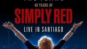 Konzertfilm: Holding Back the Years: 40 Jahre Simply Red, Live in Santiago