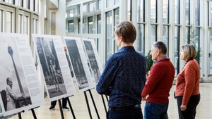 Ausstellungseröffnung: Heimat Дüsseldorf – Lebensgeschichten auf Kyrillisch. Eine Fotoausstellung von Thomas Stelzmann und Sabine Grabowski