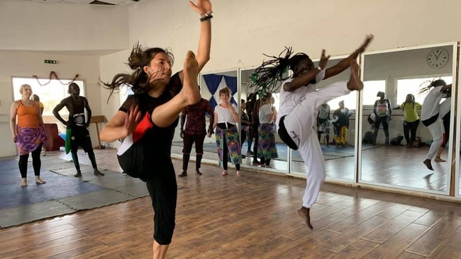 West - Afrikanischer Tanz Workshop mit LIVE - Djembe und Sabar Trommel Musik