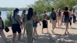 Alster Walk by monamie the female social club