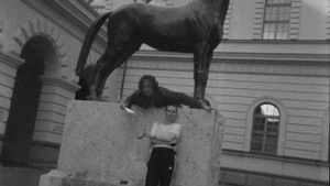 Performance: NS-Ideologie, Bildhauerei und Wiedergutmachungspolitik