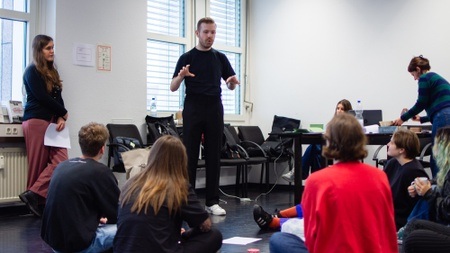 Vor dem Rosa Winkel – Intensiv-Theaterworkshop
