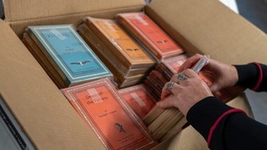 Von Leipzig in die Welt und zurück: Britischer Sammler übergibt seine Tauchnitz-Sammlung der Universitätsbibliothek Leipzig