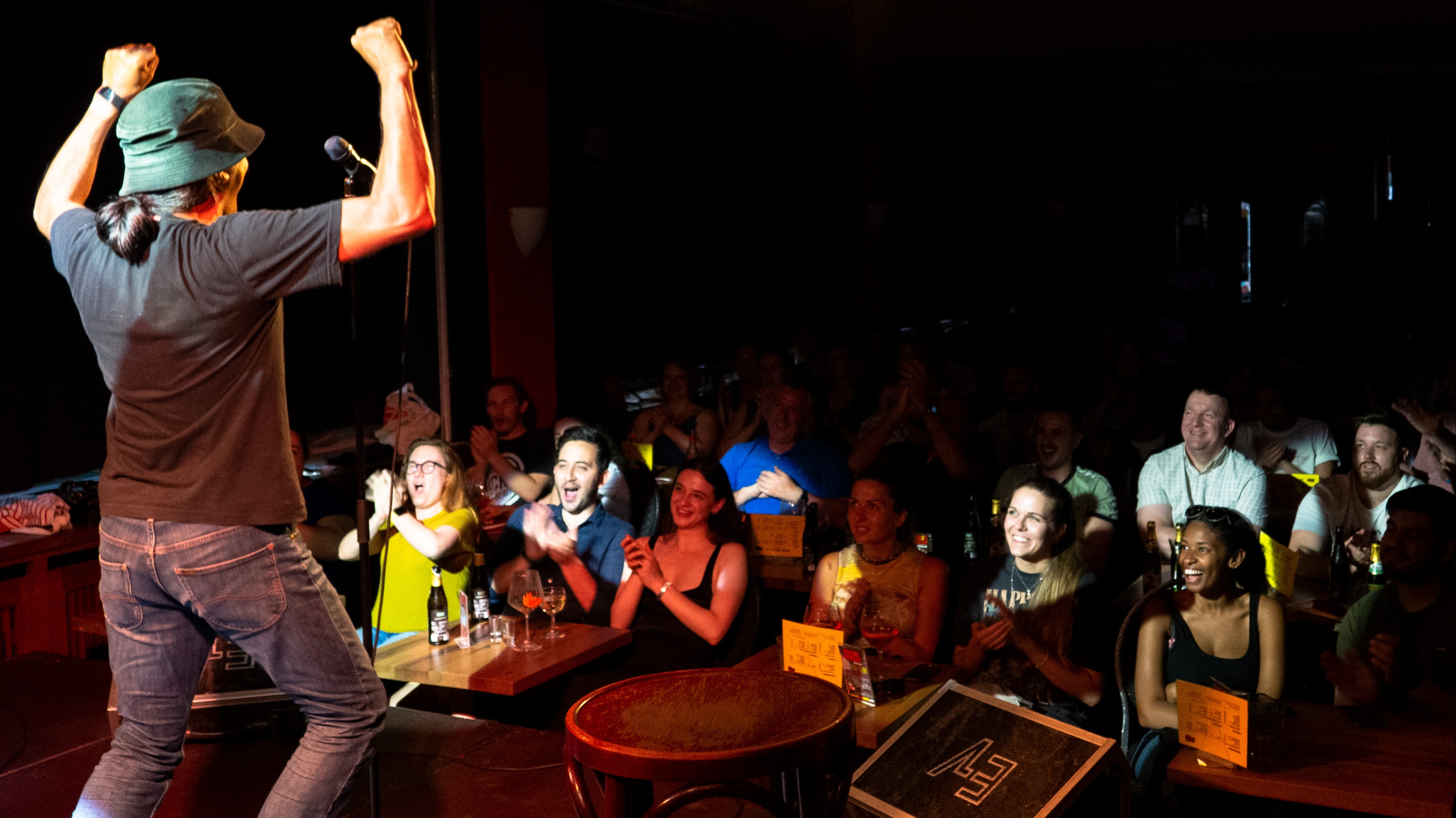 Laughs, Pizza & Shots – English Comedy Night in the Heart of Berlin!