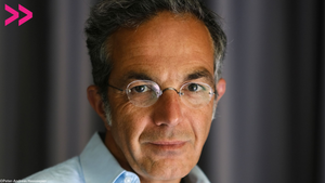 Navid Kermani buchstabiert das Alphabet bis S