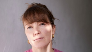 „Wir kommen zurecht“ – Ein Roman von Annika Büsing über das Erwachsen­werden