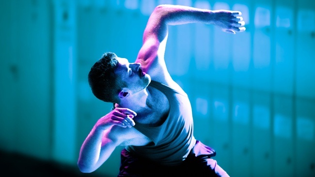 Tanzperformance in der Ausstellung "Digital by Nature. Die Kunst von Miguwl Chevalier"