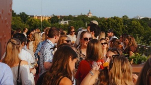 Frau im Mond Sundowner x DJ Sophie Langl