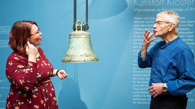 Öffentlicher Rundgang mit DGS Dolmetscher durch die Ausstellung Reiselustig