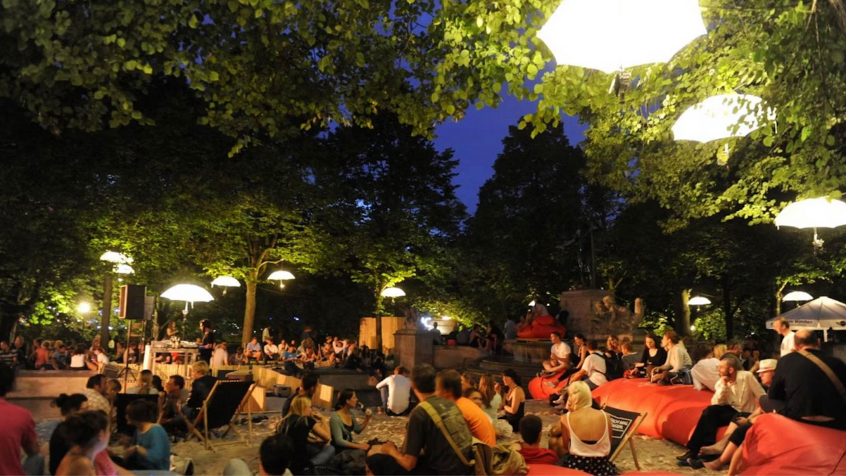 Kulturstrand am Vater Rhein Brunnen