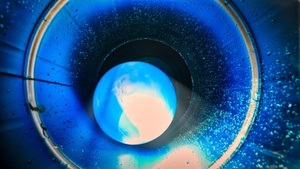 FLOATING BLUE. Installative Performance