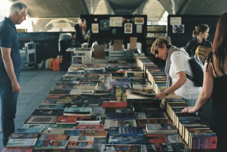 Großer Bücherflohmarkt im Haus der Bildung