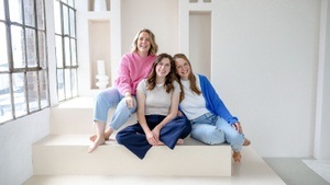 dreißig.  - "Wie zur Hölle kommen wir durch die Dreißiger "- Live Podcast im Colosseum Berlin 🎙️