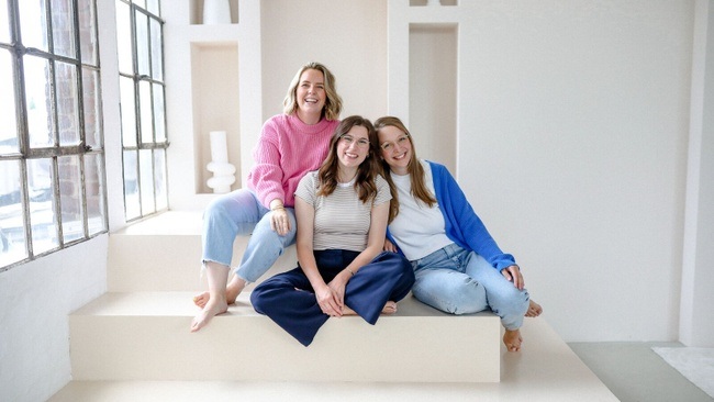 dreißig.  - "Wie zur Hölle kommen wir durch die Dreißiger "- Live Podcast im Colosseum Berlin 🎙️