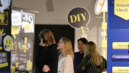 Eröffnung der Ausstellung „#ChallengingDemocracy – Von Helmut Schmidt bis heute“
