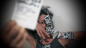Love Your Darlings. Ein Liebevoller Remix besonderer Theatermomente und eine radikale Geste der Zuneigung.