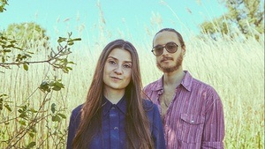 Amber & the Moon - Indie-Folk