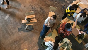 Neues aus alten Kirchenbänken bauen! Workshop in Gelsenkirchen mit dem spanischen Designer Curro Claret und Baucircus