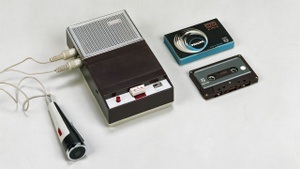 Sonic Walk: Certain Fragments from a Strumotone Inquiry