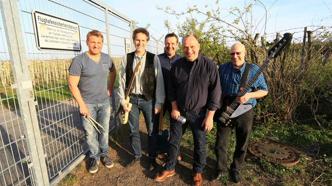 EVERY MONDAY OLD STARS BAND