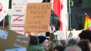 DEMO GEGEN RECHTE HETZE: WIR SIND DIE TÖCHTER