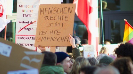 DEMO GEGEN RECHTE HETZE: WIR SIND DIE TÖCHTER