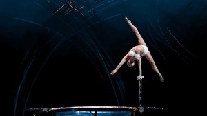 Akrobatik Show: I/O - Zeitgenössischer Zirkus