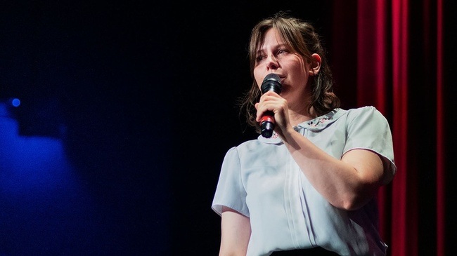 Eine Stunde Poetry Slam | 2 Shows um 18:30 Uhr und 20 Uhr