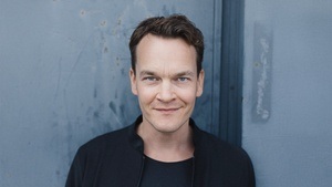 Neil Young – Comes a Song