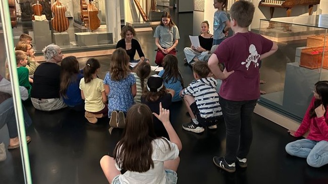 Familienzeit im GRASSI Öffentliche Führung durch das Musikinstrumentenmuseum