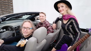 SHEDO live im Wenge-Vorhof