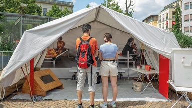 Freiluftausstellung "Ärzte ohne Grenzen hautnah"