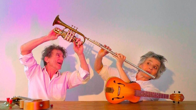 WOLKEN­STEIN Theater für Kinder „Hallo Hallo Tschüß“  -  Premiere