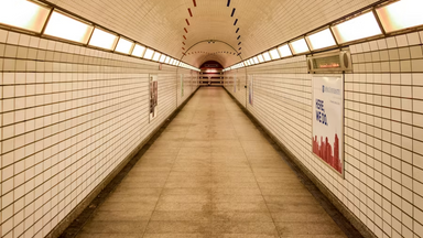 Architektur Sommer: Hochbahnfliesen