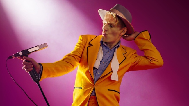 HEROES - Alexander Scheer singt David Bowie