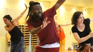 West - Afrikanischer Tanz Workshop mit LIVE - Djembe und Sabar Trommel Musik