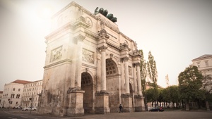Schwabing: Highlight Führung! Kiezlegenden, Dorfidyll, Künstlerwahnsinn in Münchens Kultivierter
