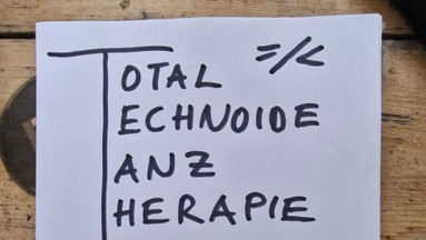 Total Technoide Tanz Therapie mit DJ Frank Malditz
