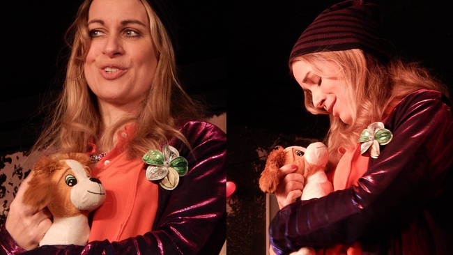 Klara, Kaffee, Katastrophen – Solo-Komödie mit Köpfchen