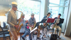 Frühstück mit Livemusik (Jazzband mit Saxophon)