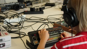 KlangwerkStadt @ ligeti zentrum: Synthesizer Workshop für Kinder