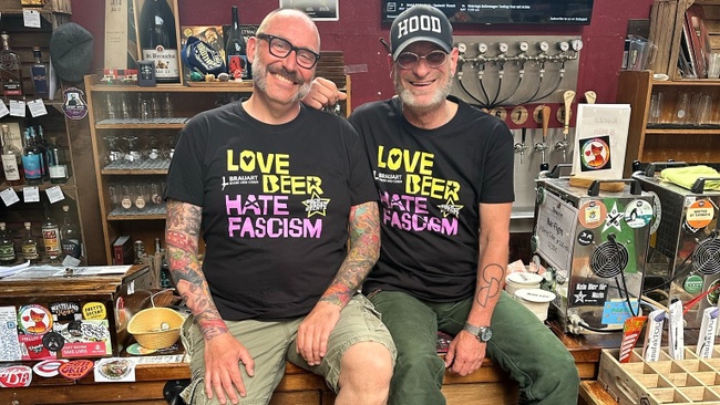 "Love beer, hate fasciscm": Support-Event mit Tombola für Rock gegen Rechts im BrauArt Düsseldorf