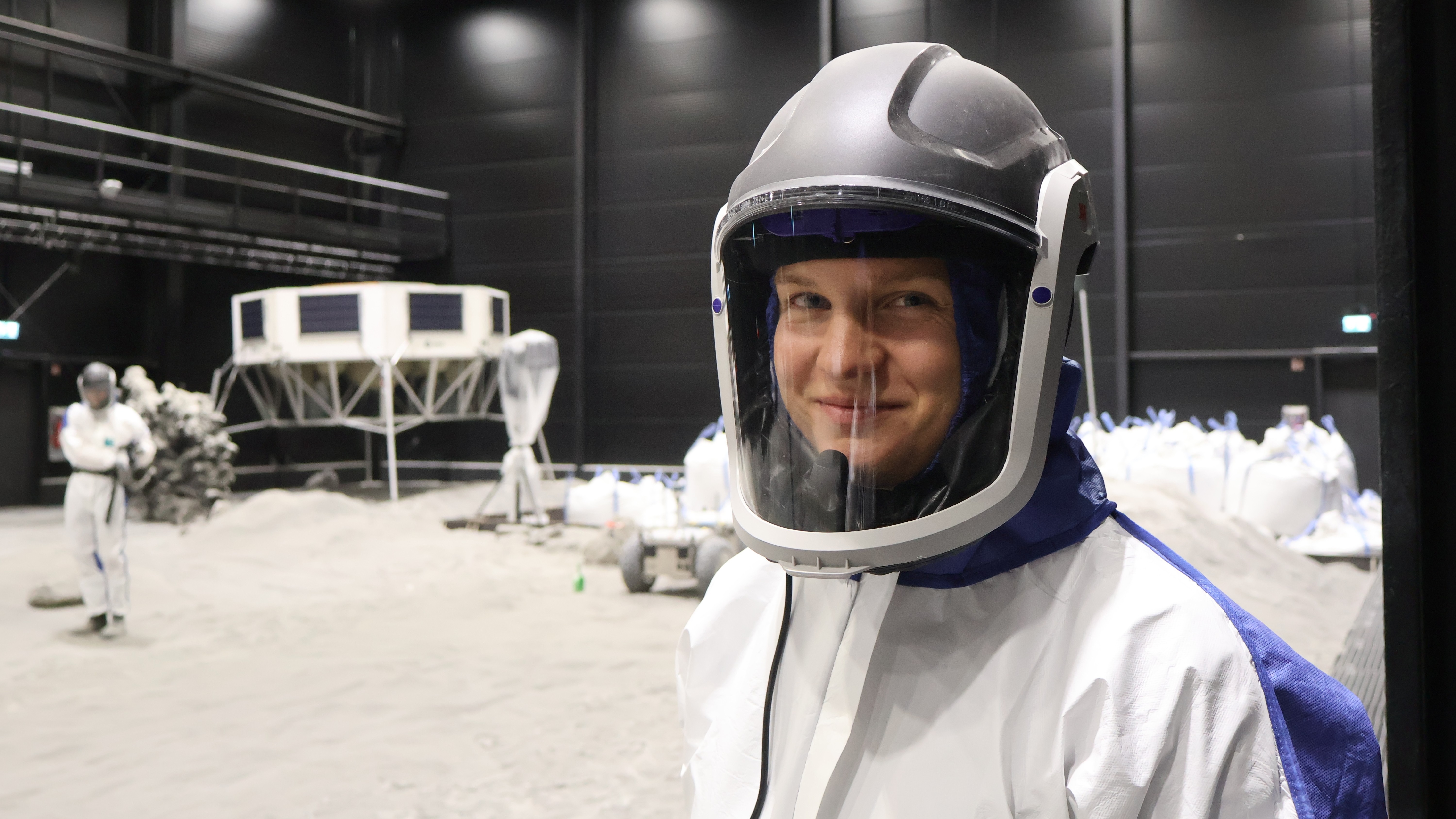 MINTköln 2026: Frau im Mond