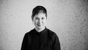 How to discuss art with a living person?